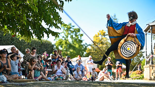 In Situ Houle Douce slack line spectacle